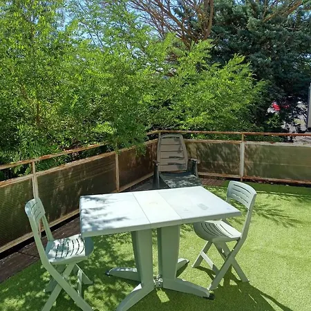 D'une Avec Terrasse Et Wifi A Charensac *